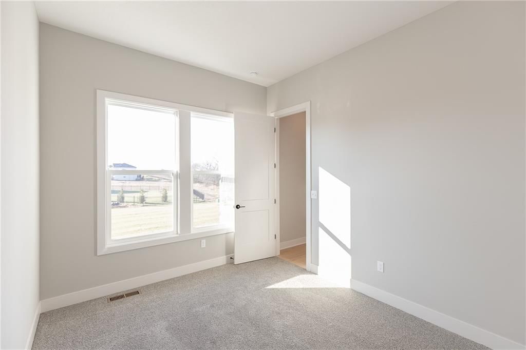 18504 Windsor Street — photo 22