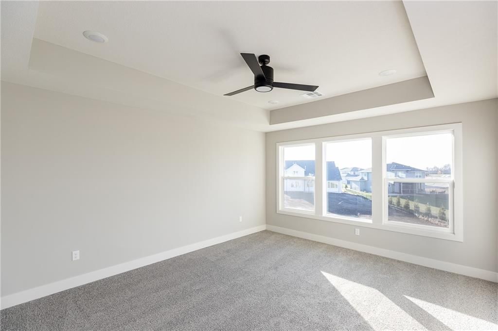 18504 Windsor Street — photo 37