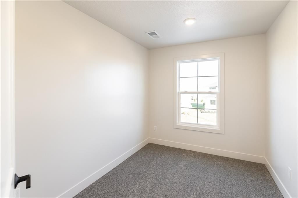 18504 Windsor Street — photo 44