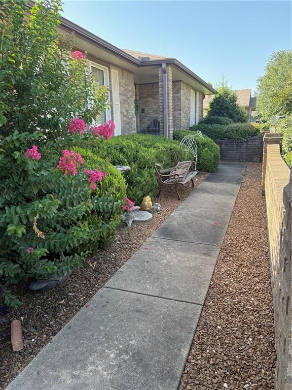 3100 Regency Drive — photo 2