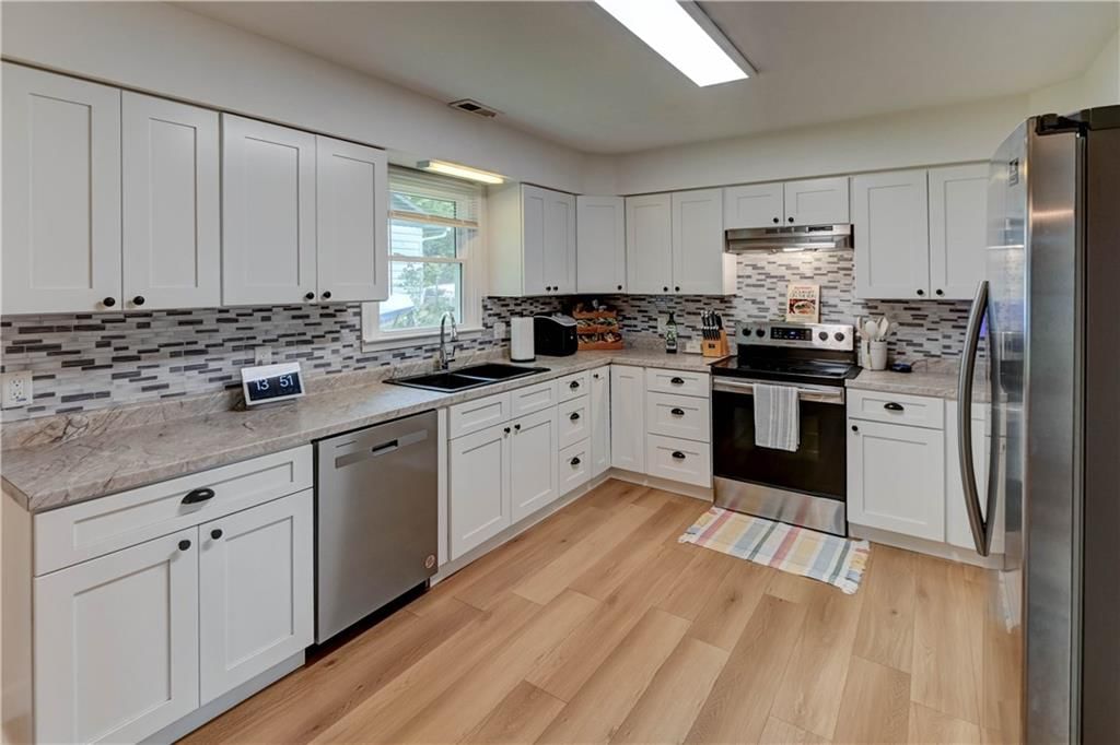 902 Birch Street — photo 12
