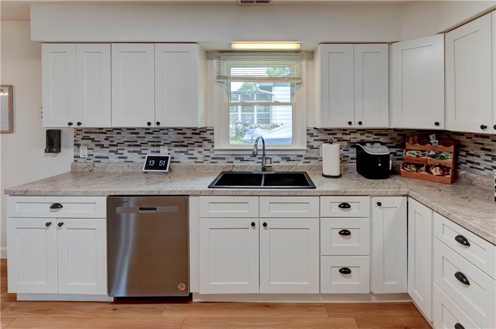 902 Birch Street — photo 13