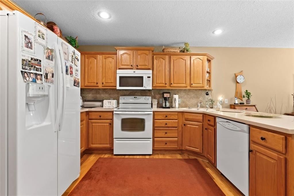 3355 S Wood Avenue — photo 13