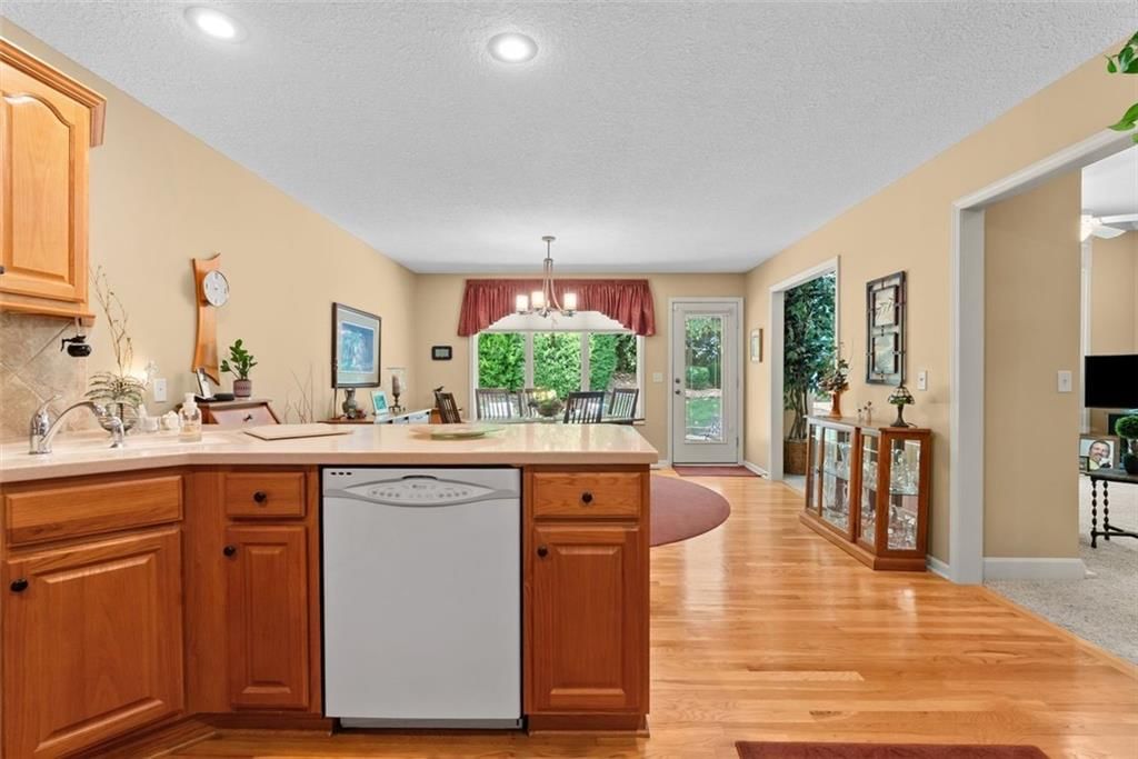 3355 S Wood Avenue — photo 14