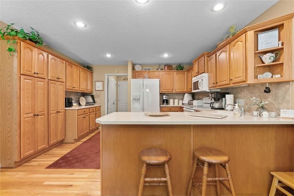 3355 S Wood Avenue — photo 16
