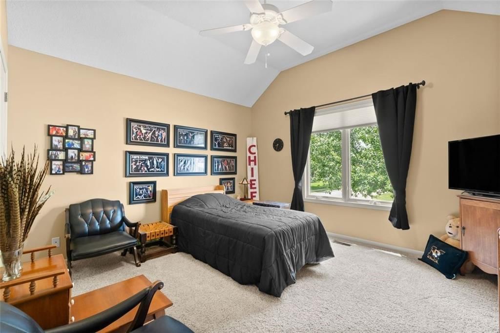 3355 S Wood Avenue — photo 20