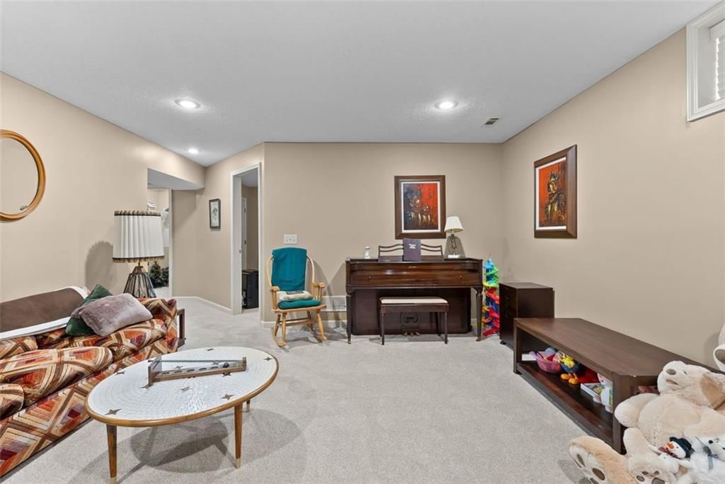 3355 S Wood Avenue — photo 30
