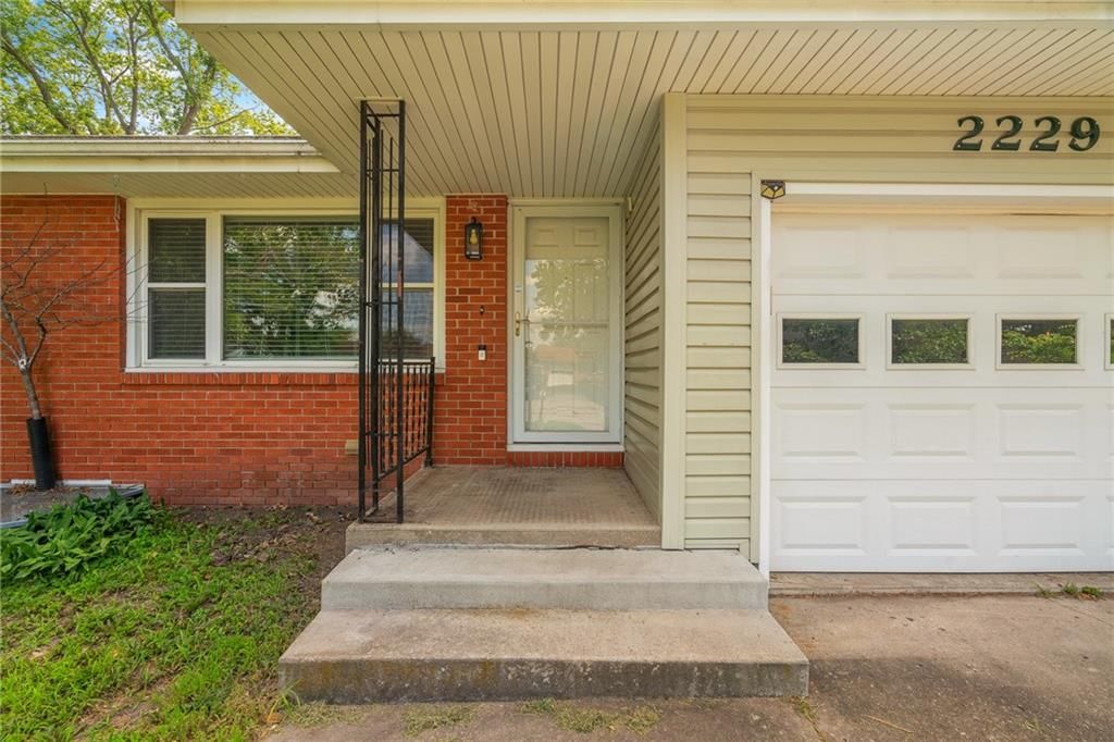 2229 Westchester Road — photo 4