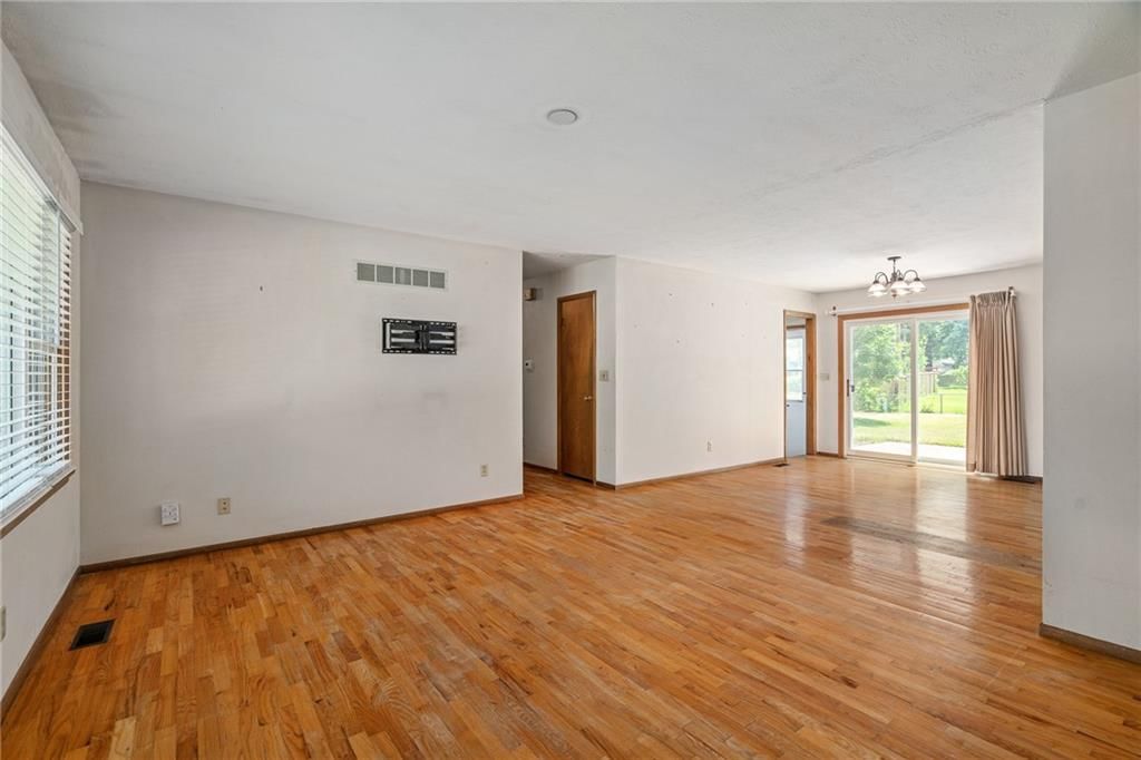 2229 Westchester Road — photo 5