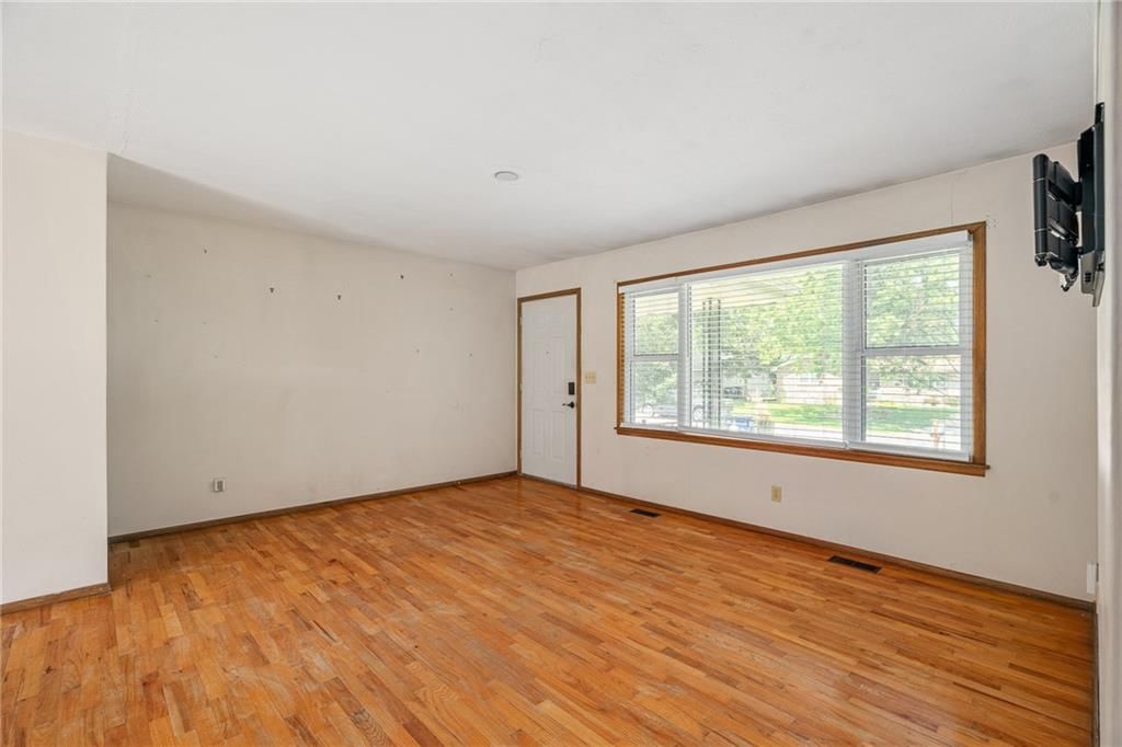 2229 Westchester Road — photo 6