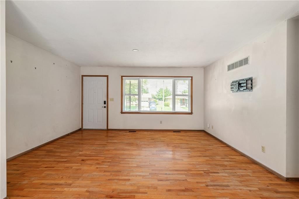 2229 Westchester Road — photo 10
