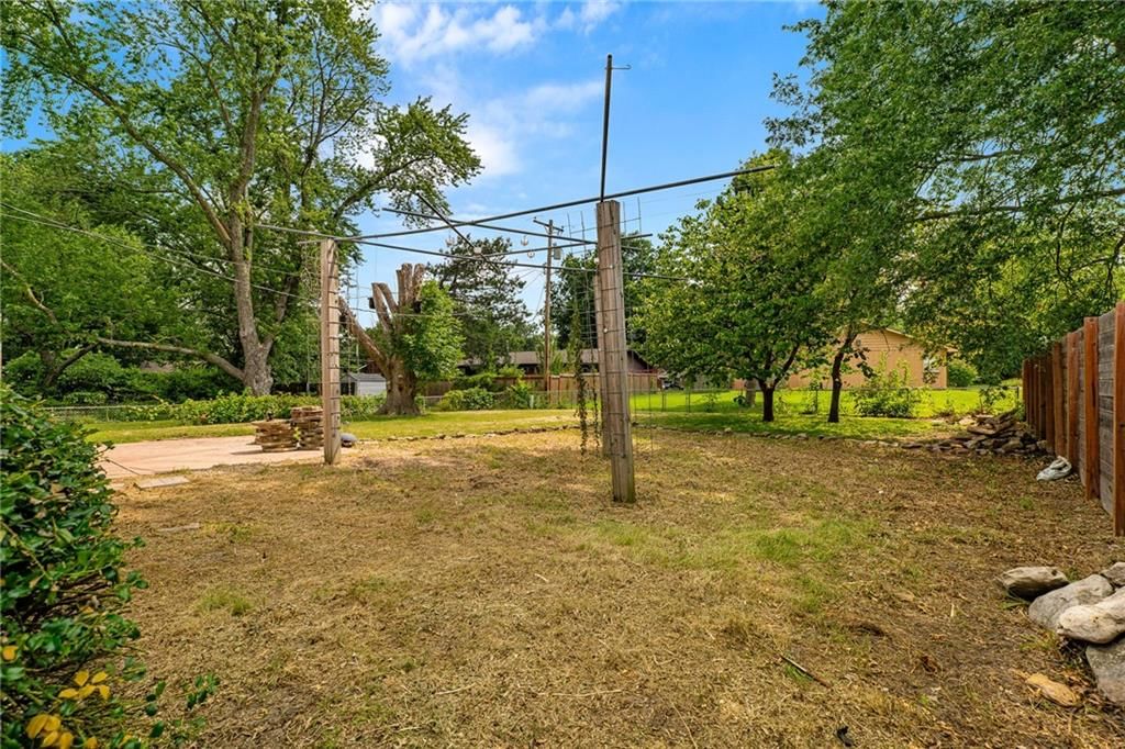 2229 Westchester Road — photo 36