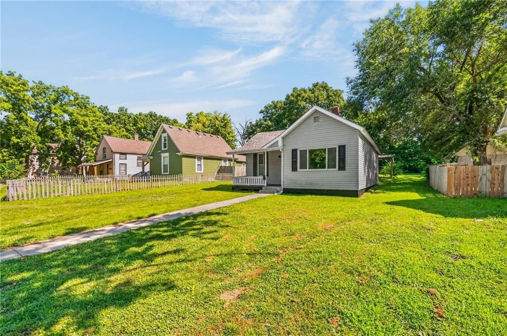 435 Ford Avenue — photo 1