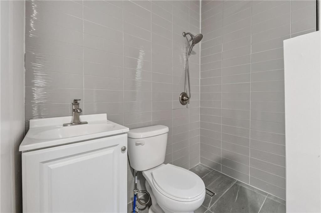 435 Ford Avenue — photo 10