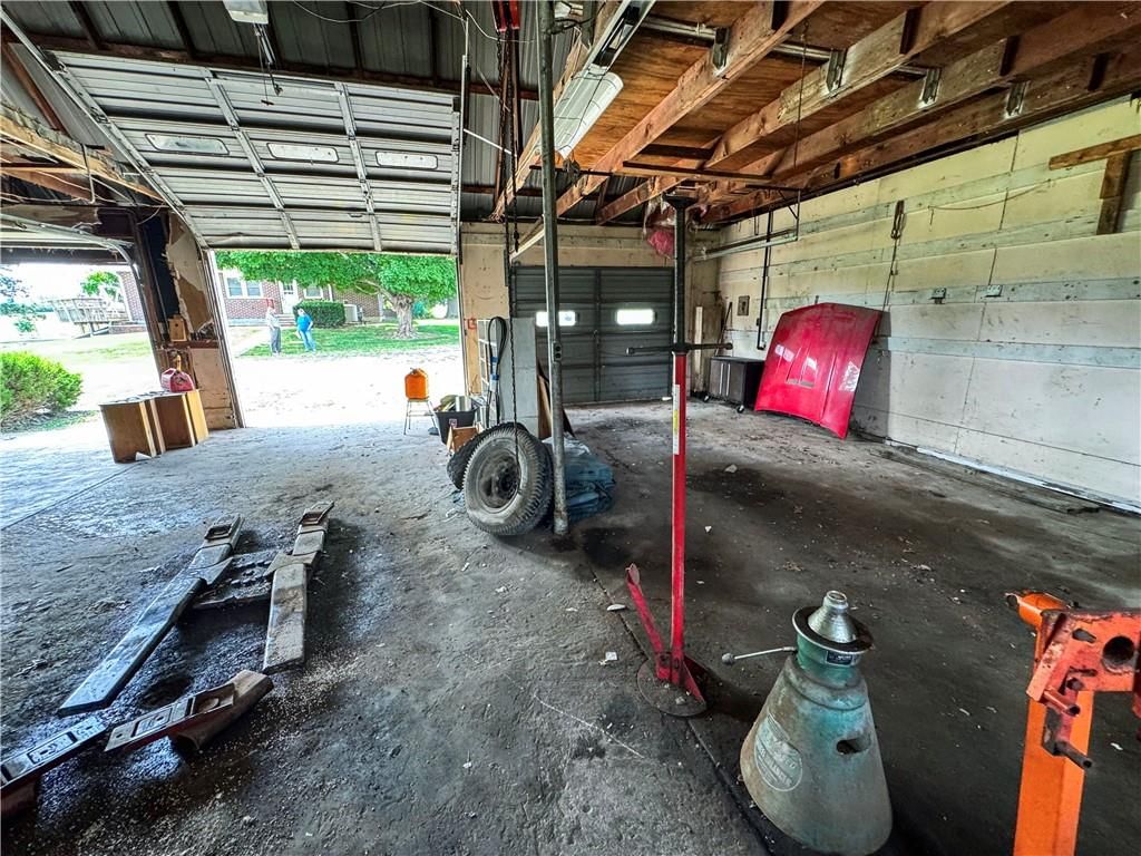 Photo 10 of 44 - 22217 S Victory Road, Spring Hill, KS 66083