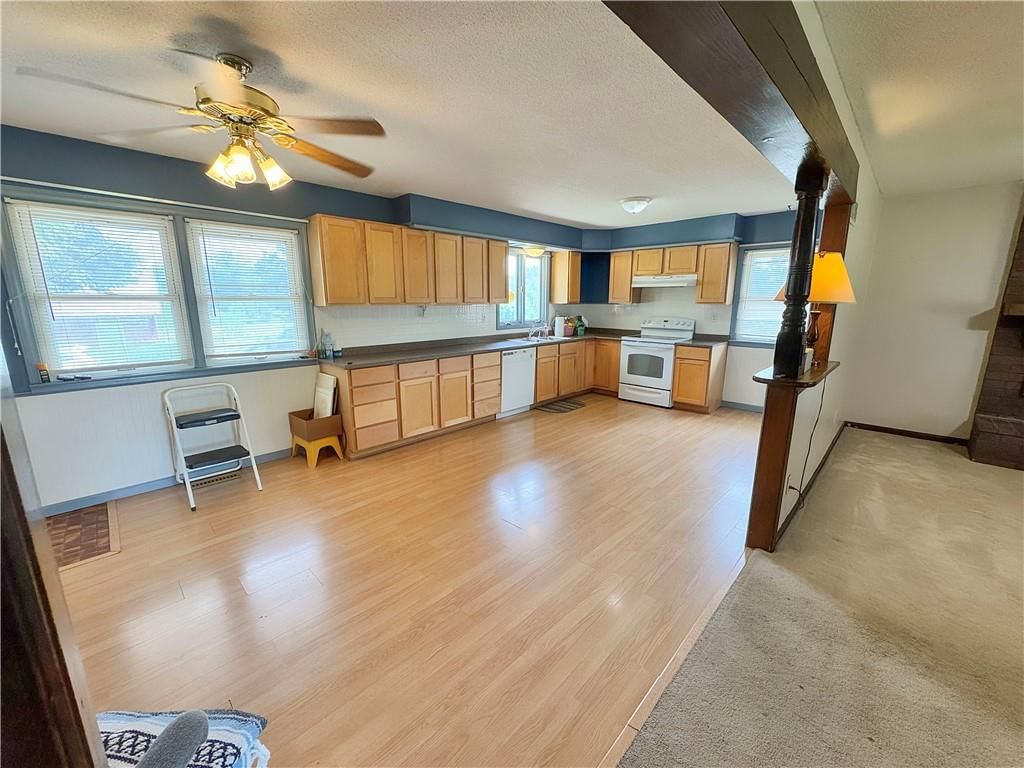 Photo 18 of 44 - 22217 S Victory Road, Spring Hill, KS 66083