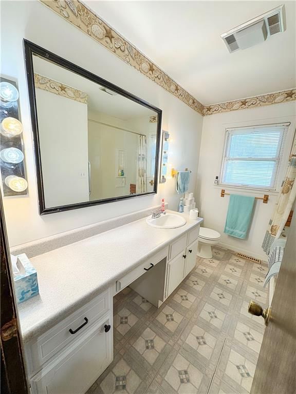 Photo 22 of 44 - 22217 S Victory Road, Spring Hill, KS 66083