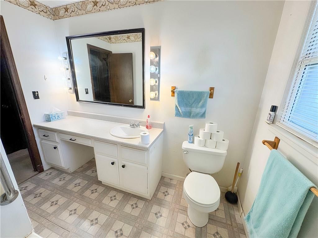 Photo 24 of 44 - 22217 S Victory Road, Spring Hill, KS 66083