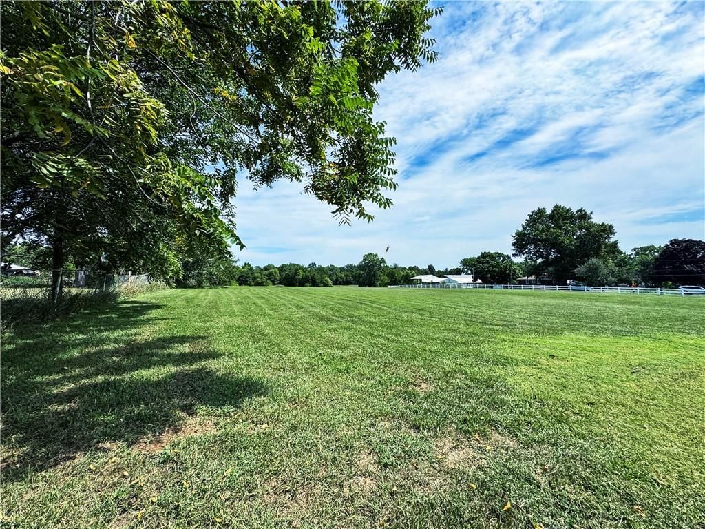 Photo 33 of 44 - 22217 S Victory Road, Spring Hill, KS 66083
