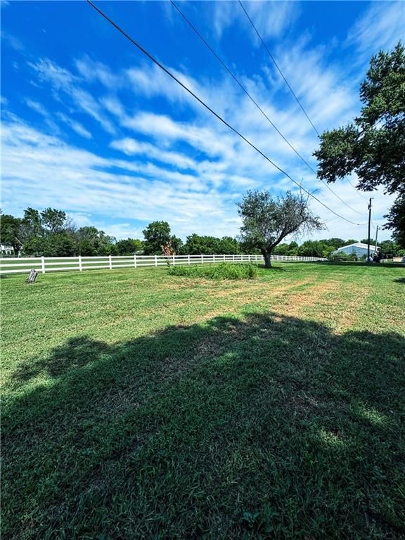 Photo 34 of 44 - 22217 S Victory Road, Spring Hill, KS 66083