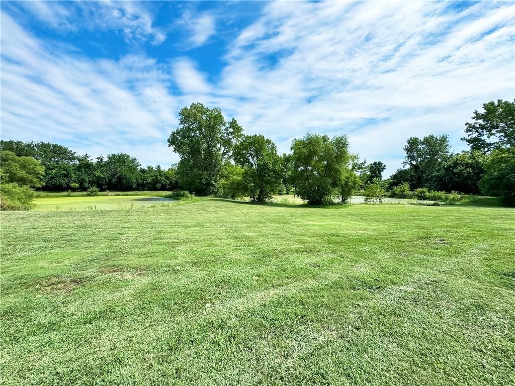 Photo 37 of 44 - 22217 S Victory Road, Spring Hill, KS 66083