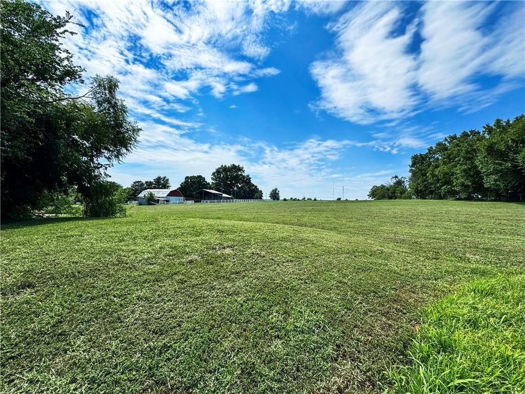 Photo 40 of 44 - 22217 S Victory Road, Spring Hill, KS 66083