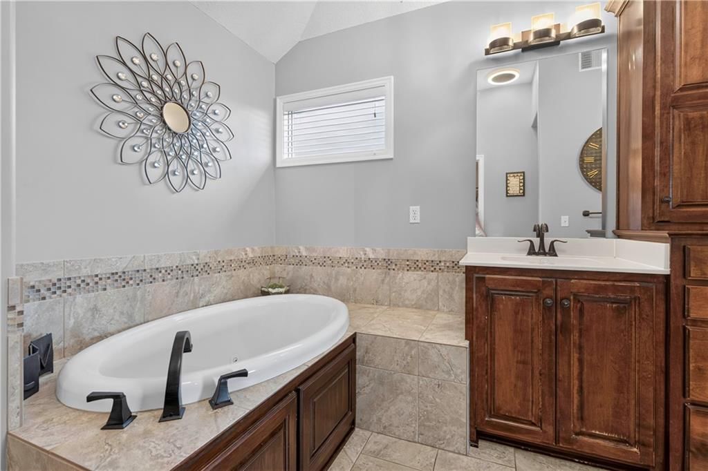 12168 S Valley Road — photo 30