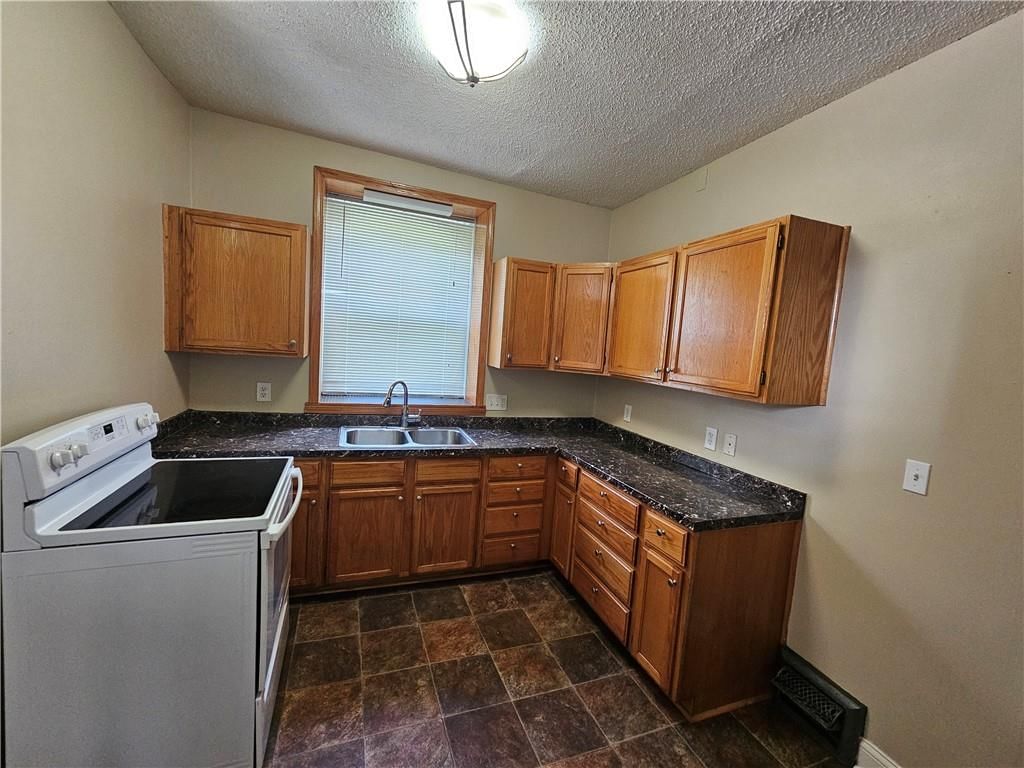 2312 E 13th Street — photo 12