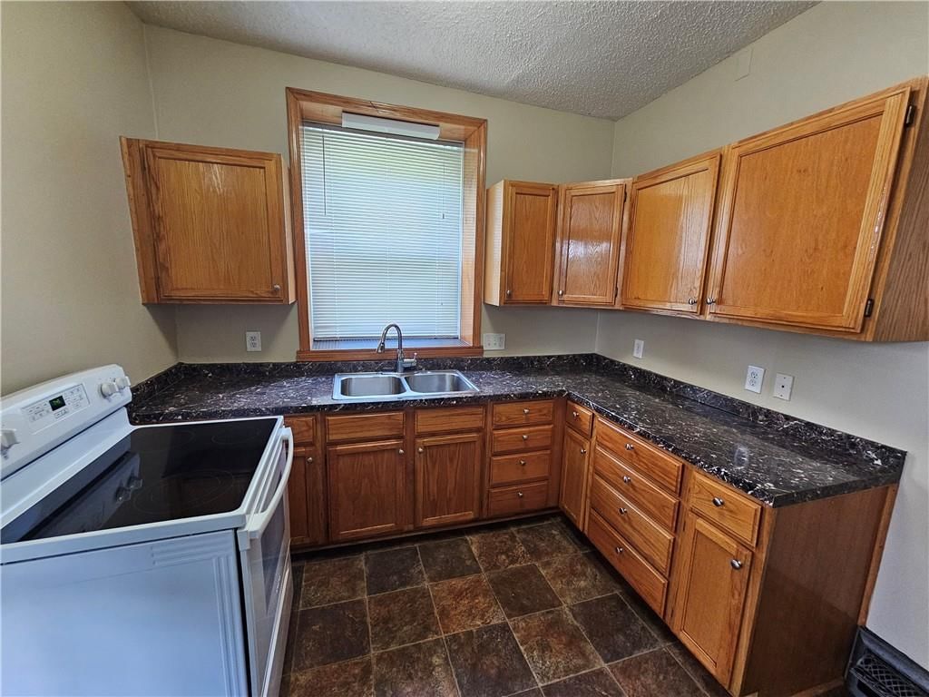 2312 E 13th Street — photo 15