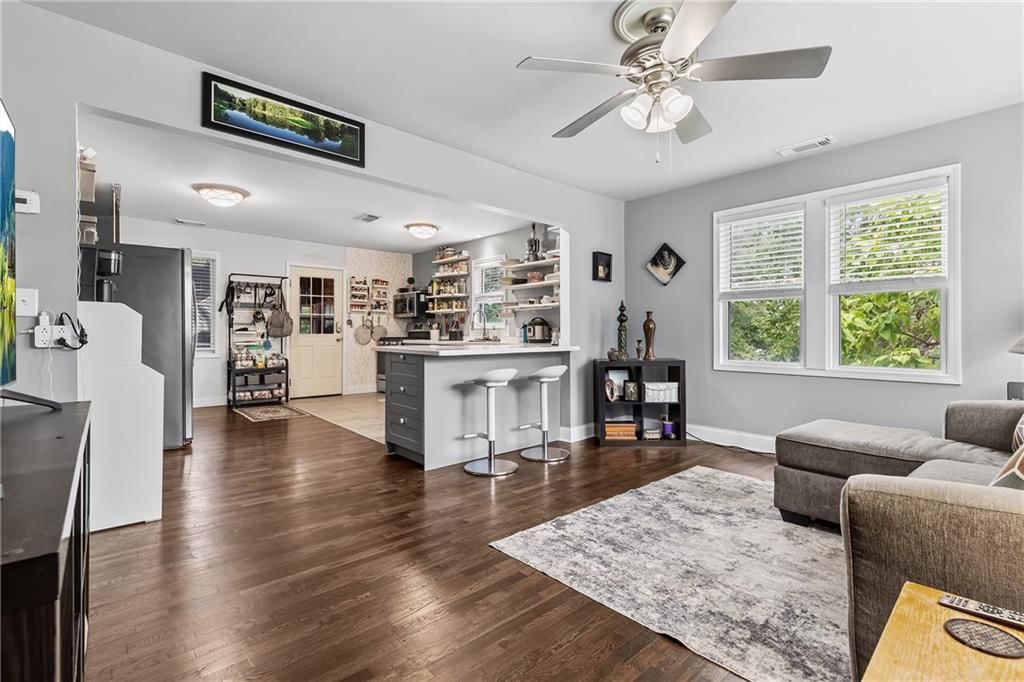 Photo 5 of 38 - 7108 N Kranz Road, Gladstone, MO 64118