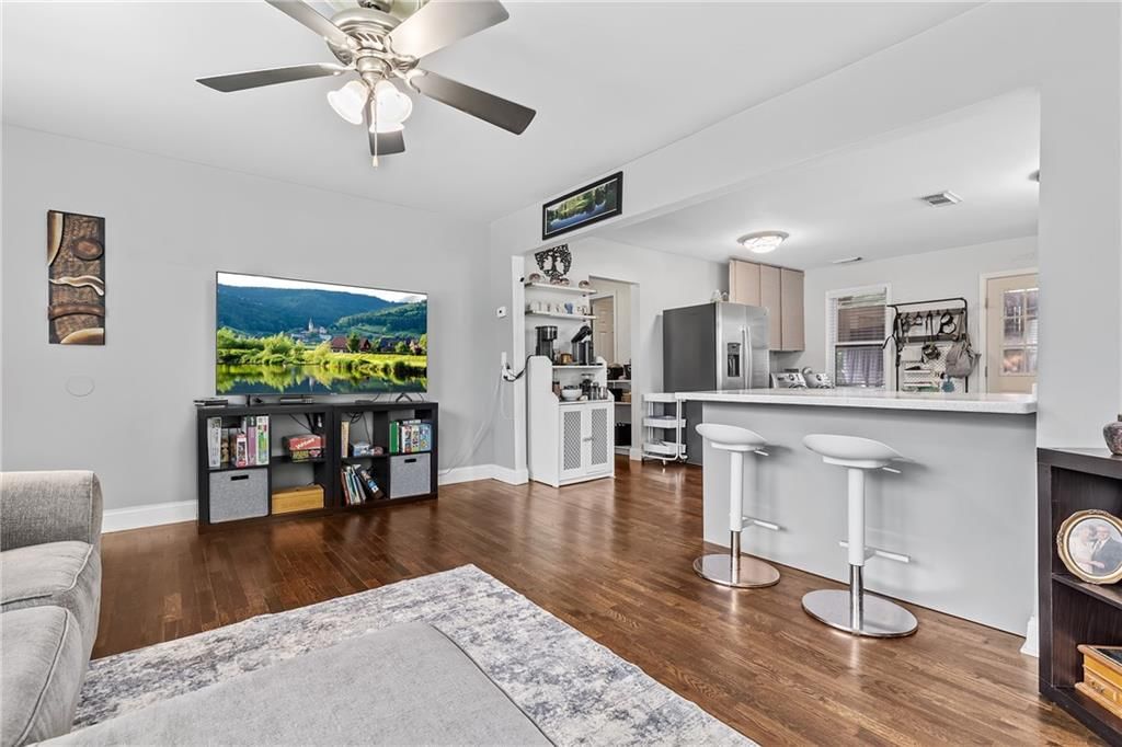 Photo 7 of 38 - 7108 N Kranz Road, Gladstone, MO 64118