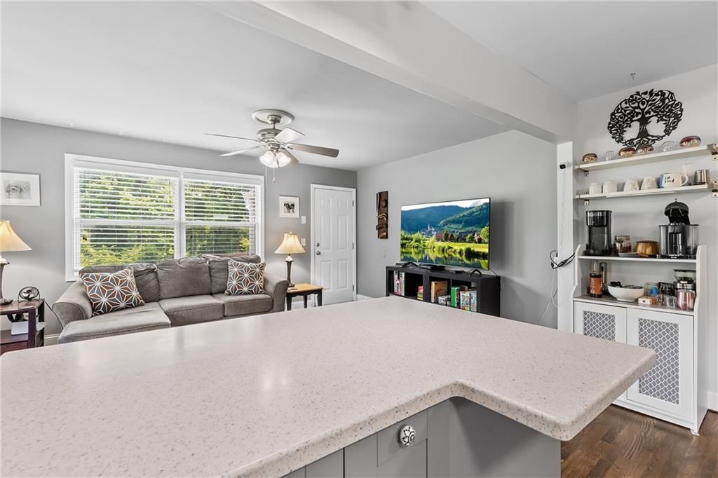 Photo 9 of 38 - 7108 N Kranz Road, Gladstone, MO 64118