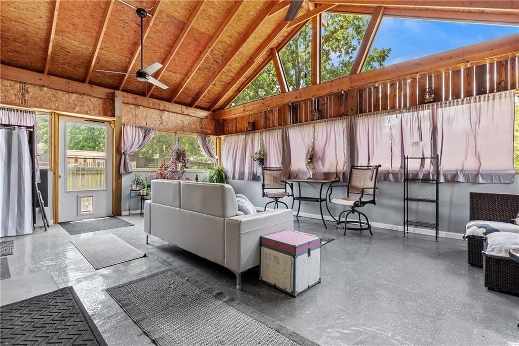 Photo 21 of 38 - 7108 N Kranz Road, Gladstone, MO 64118