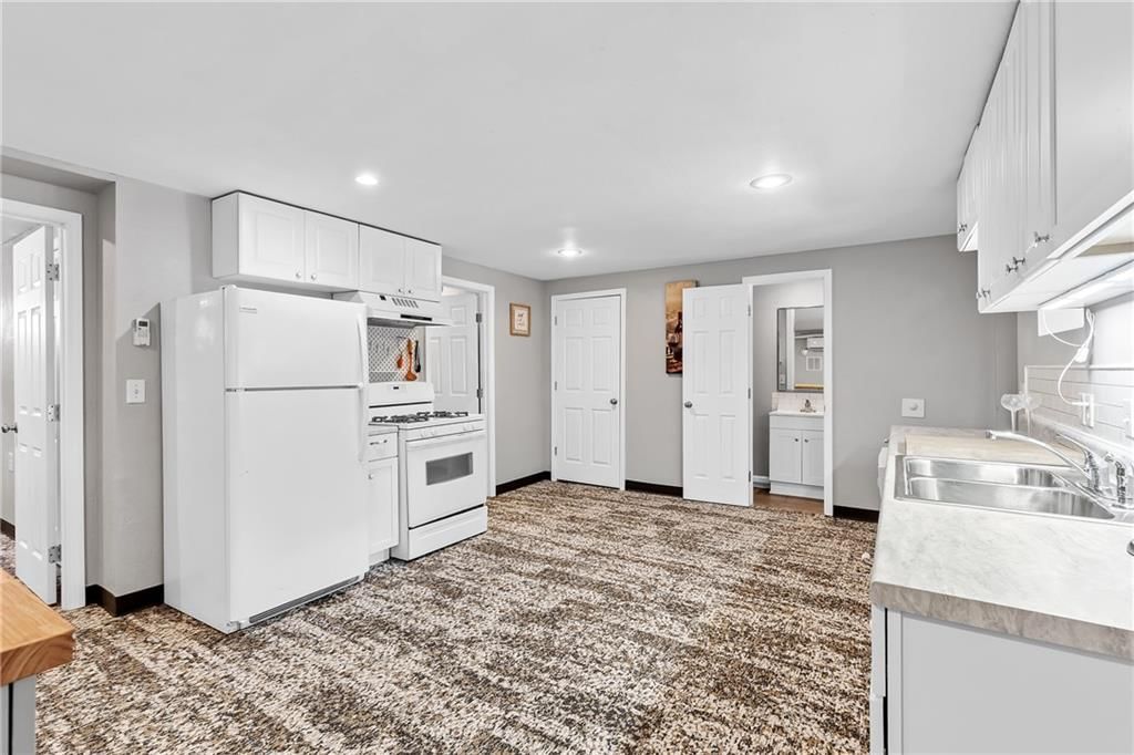 Photo 26 of 38 - 7108 N Kranz Road, Gladstone, MO 64118