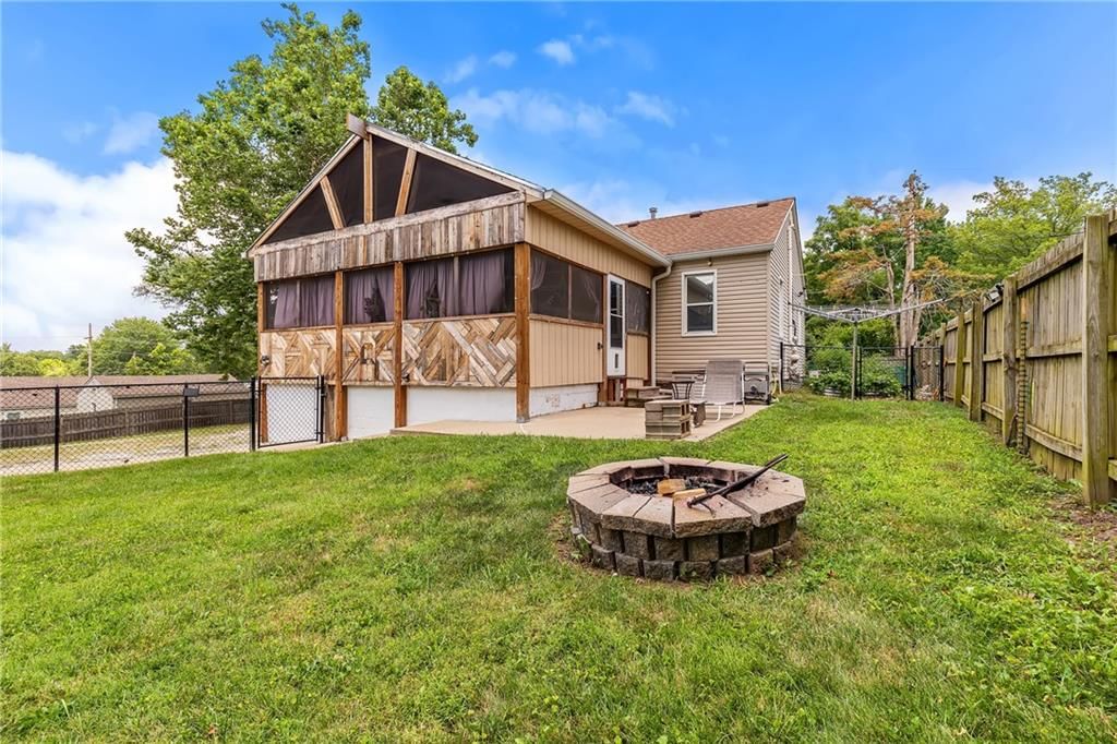 Photo 35 of 38 - 7108 N Kranz Road, Gladstone, MO 64118