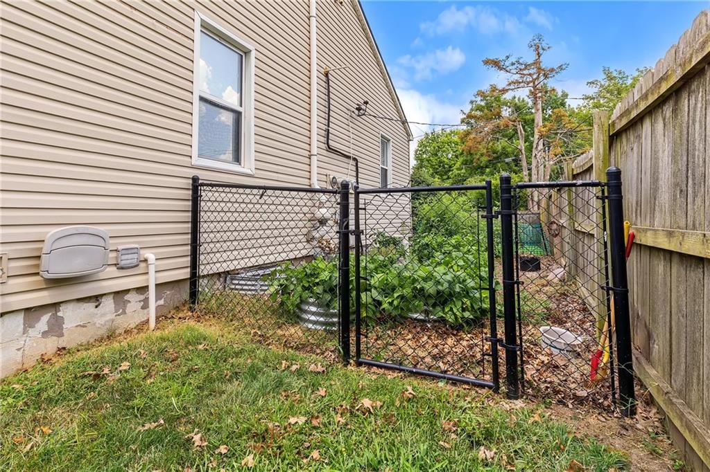Photo 36 of 38 - 7108 N Kranz Road, Gladstone, MO 64118
