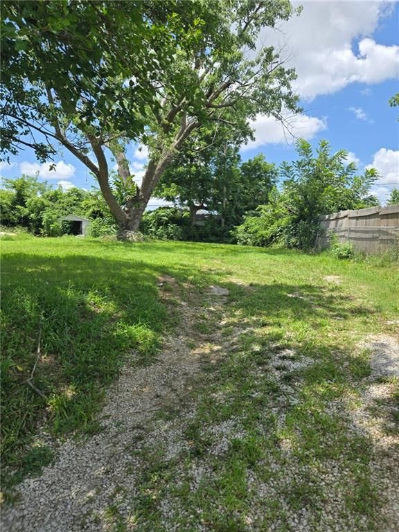 3122 Myrtle Avenue — photo 3