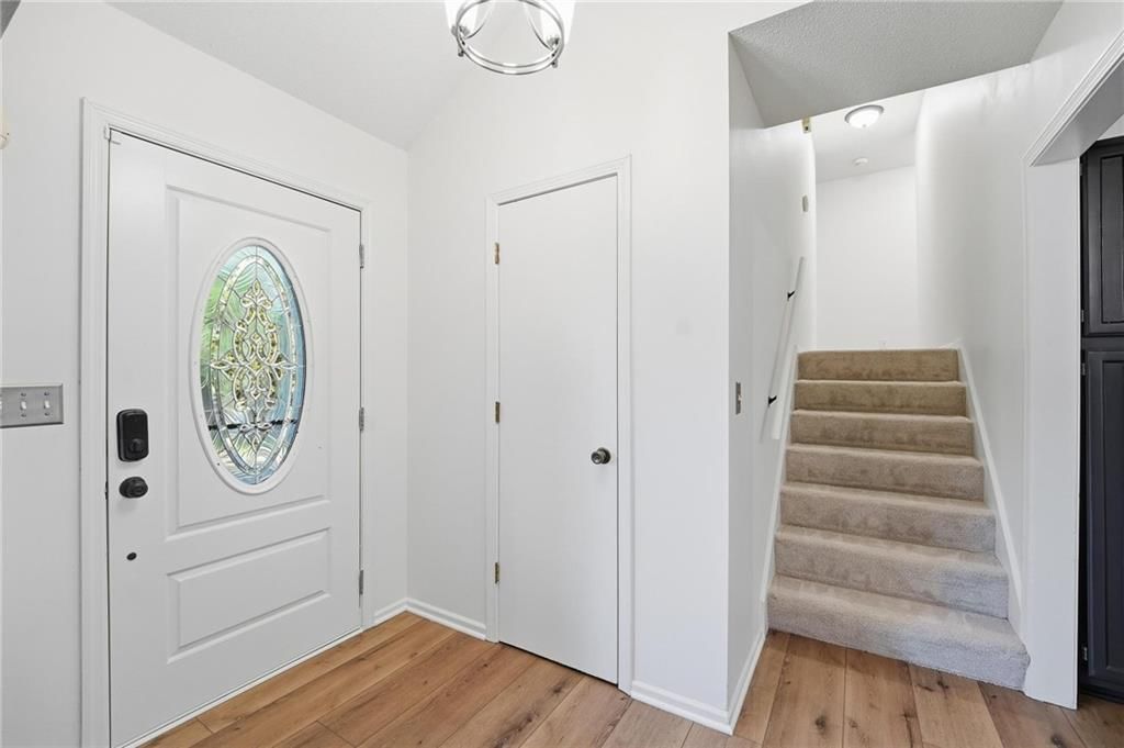 8107 Hauser Street, Lenexa, KS: listing photo 2