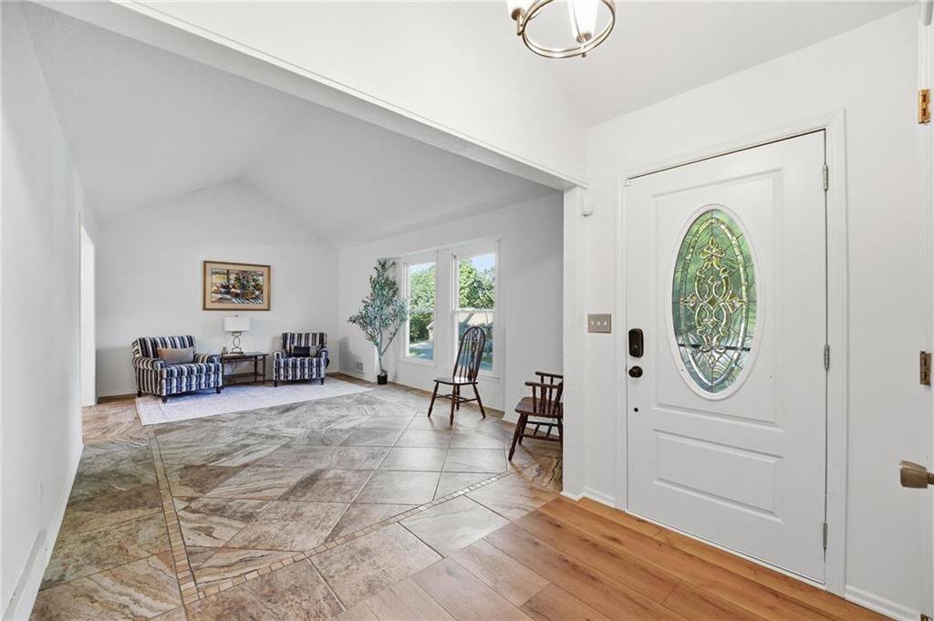 8107 Hauser Street, Lenexa, KS: listing photo 3