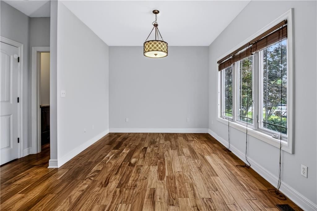 1236 Vivian Drive — photo 5