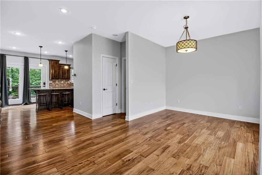 1236 Vivian Drive — photo 6