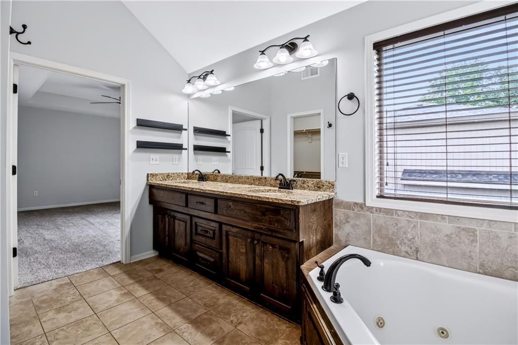 1236 Vivian Drive — photo 37