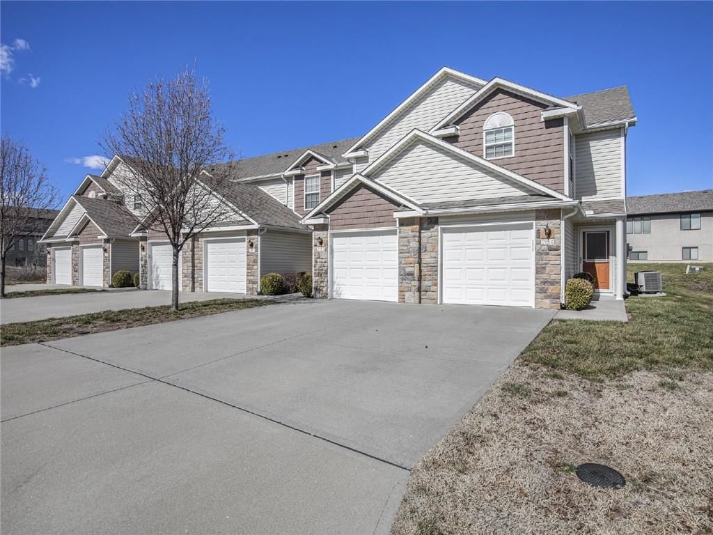 Photo 2 of 21 - 254 Pointe Lane, Raymore, MO 64083