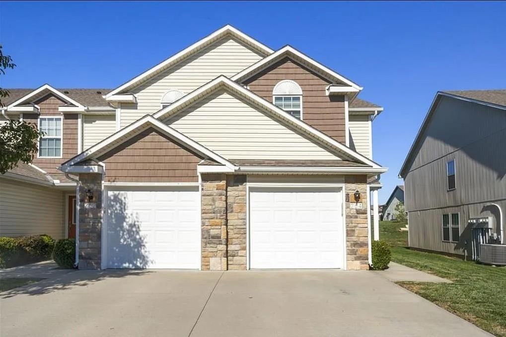 Photo 3 of 21 - 254 Pointe Lane, Raymore, MO 64083