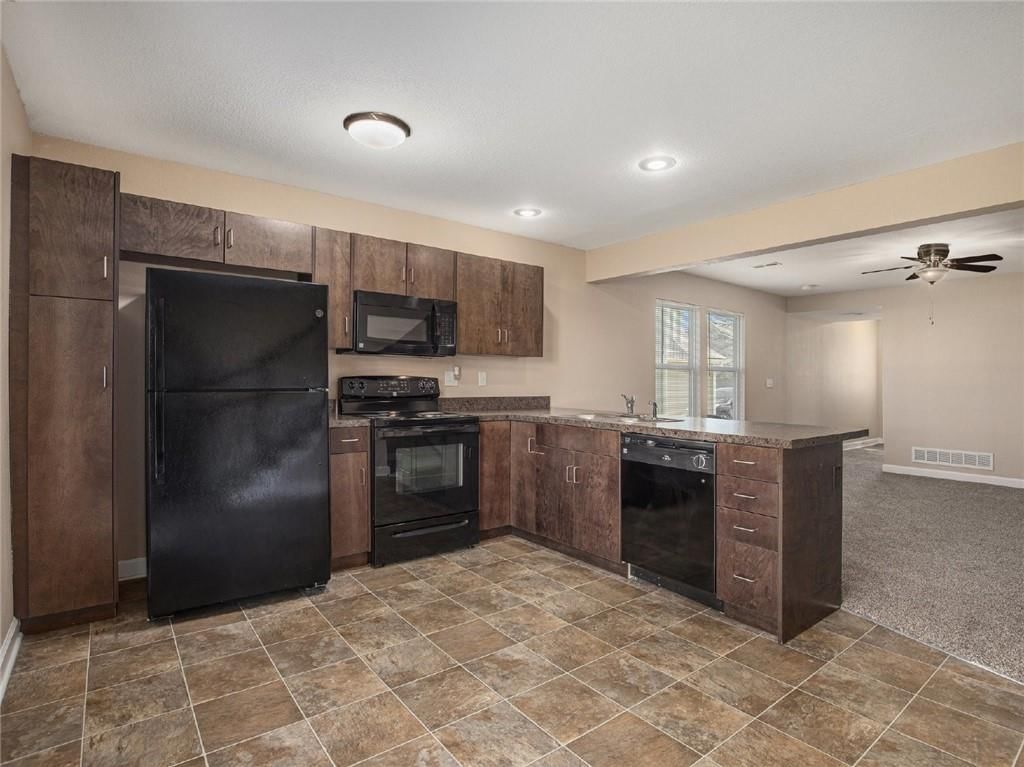 Photo 9 of 21 - 254 Pointe Lane, Raymore, MO 64083