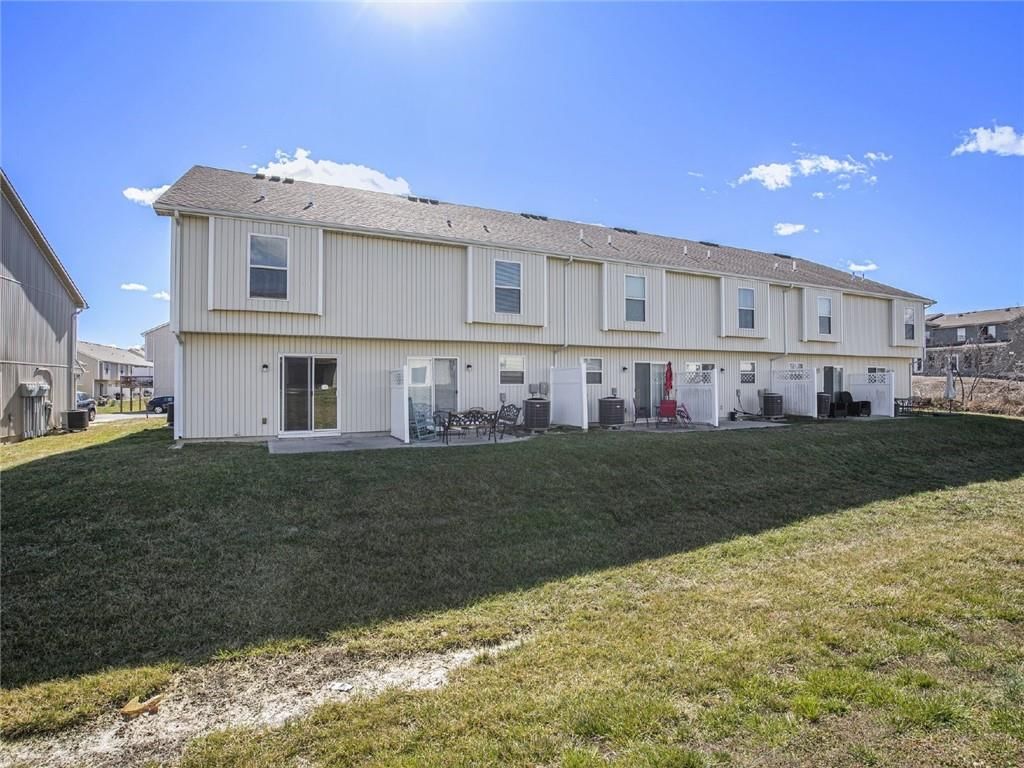 Tiled shower at 254 Pointe Lane, Raymore, MO 64083