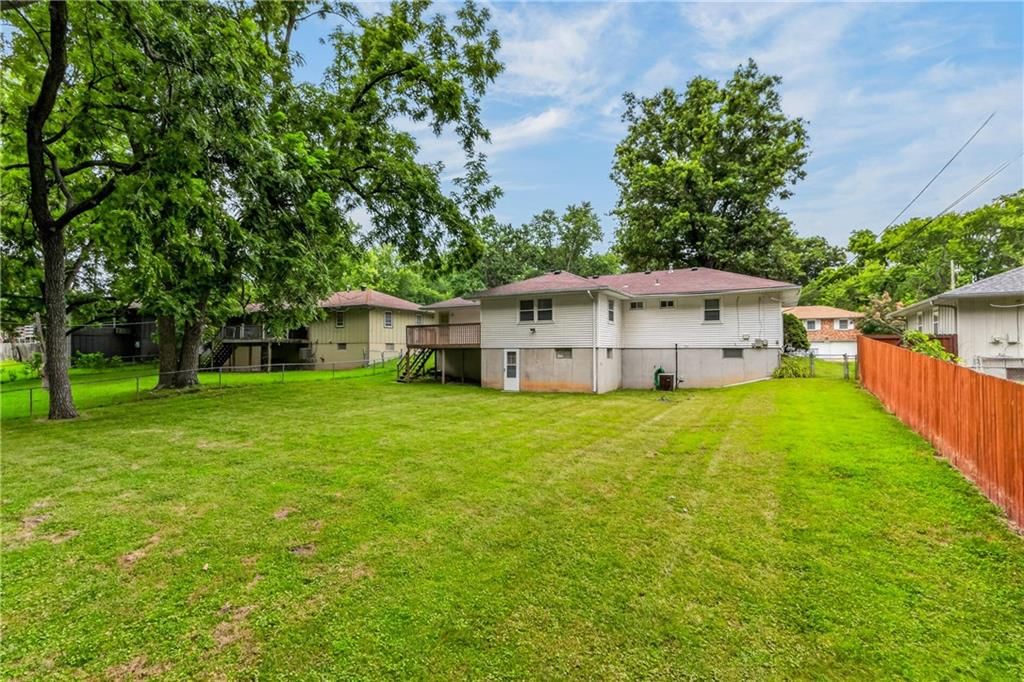 8029 Yecker Avenue — photo 5
