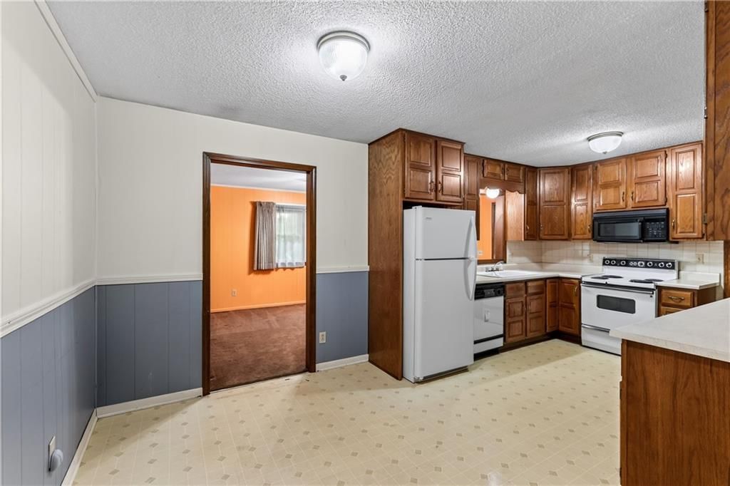 8029 Yecker Avenue — photo 10