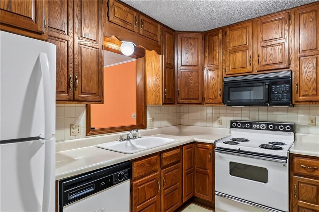 8029 Yecker Avenue — photo 14