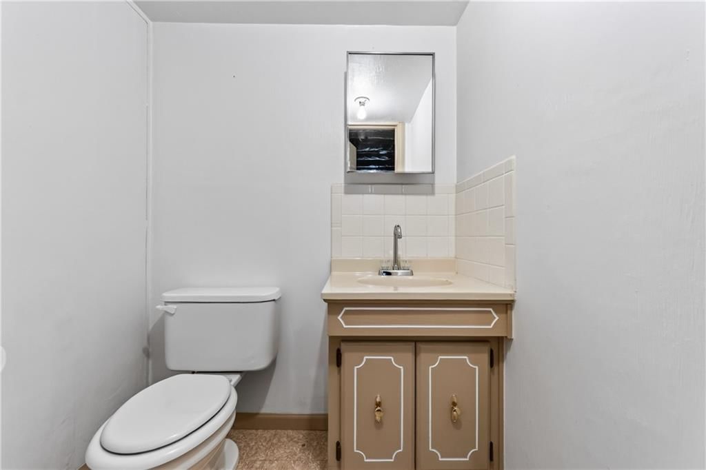 8029 Yecker Avenue — photo 30